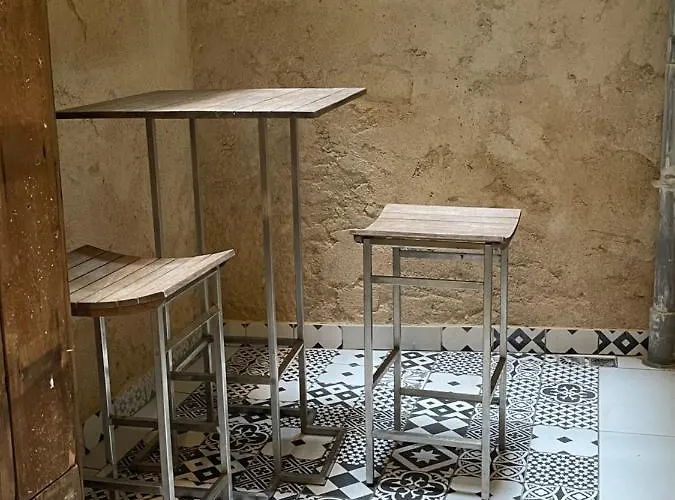 Cosy Avec Climatisation Et Patio Centre Historique De Appartamento